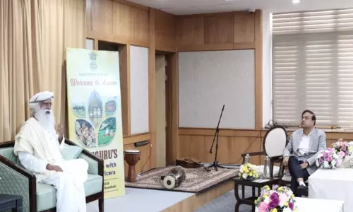 सद्गुरु ने गुवाहाटी में असम के CM से मुलाकात की