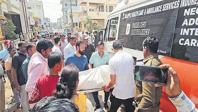Karnataka: कुंभ मेला दुर्घटना में मारे गए चार लोगों के शव बेलगाम पहुंचे Karnataka: कुंभ मेला दुर्घटना में मारे गए चार लोगों के शव बेलगाम पहुंचे
