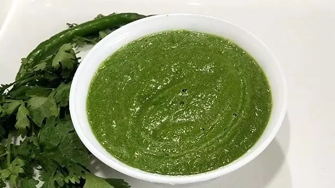 Green chilli और धनिये चटनी, नोट करें आसान रेसिपी