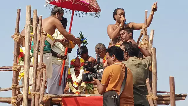 Tamil Nadu: विश्वनाथ स्वामी मंदिर के प्राण प्रतिष्ठा समारोह में बड़ी संख्या में श्रद्धालुओं ने भाग लिया