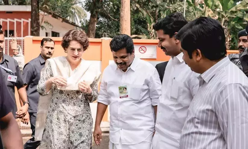 हमें लोगों की रोजमर्रा की समस्याओं में उनकी आवाज बनना चाहिए: Priyanka Gandhi