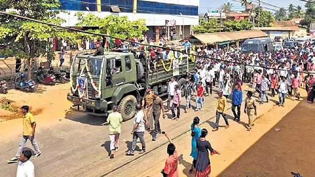 Shivmogga: प्रशिक्षण के दौरान शहीद हुए सैनिक मंजूनाथ का अंतिम संस्कार