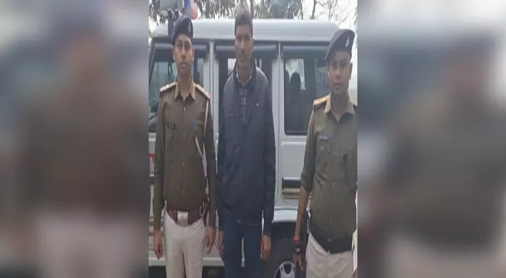 दारोगा पैरवी करने पहुंचा एसपी कार्यालय, गिरफ्तार, मचा हड़कंप दारोगा पैरवी करने पहुंचा एसपी कार्यालय, गिरफ्तार, मचा हड़कंप