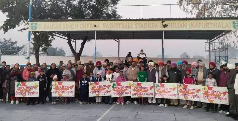 Kapurthala में नशे से दूर रहने का संदेश, 400 लोगों ने 14 किलोमीटर लंबी मैराथन दौड़ लगाई