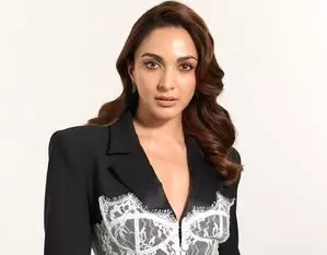 Kiara Advani यश की टॉक्सिक के लिए अंग्रेजी और कन्नड़ में एक साथ शूटिंग कर रही Kiara Advani यश की टॉक्सिक के लिए अंग्रेजी और कन्नड़ में एक साथ शूटिंग कर रही