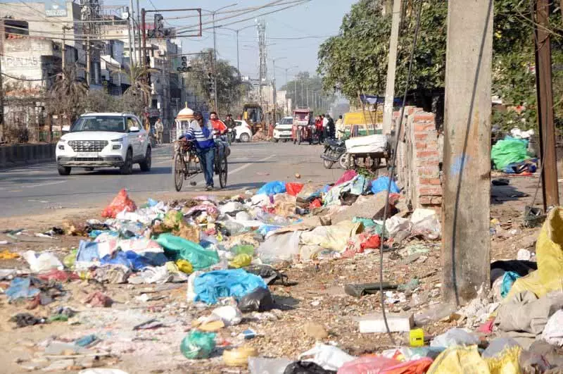 जनता में बढ़ते असंतोष के बीच AAP पर वादे पूरे करने का दबाव जनता में बढ़ते असंतोष के बीच AAP पर वादे पूरे करने का दबाव