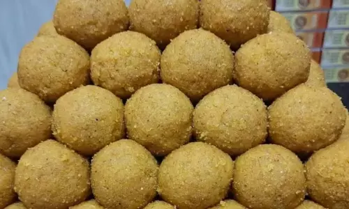 Corn Laddu:मक्के से बनाएं ये स्वादिष्ट लड्डू Corn Laddu:मक्के से बनाएं ये स्वादिष्ट लड्डू