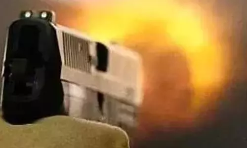 पूर्व अफसर के घर खूनी खेल, बेटे ने दिया वारदात को अंजाम