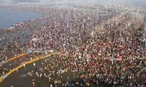 Prayagraj: श्रद्धालुओं की भीड़ को देखते हुए संगम स्टेशन को कर दिया गया बंद Prayagraj: श्रद्धालुओं की भीड़ को देखते हुए संगम स्टेशन को कर दिया गया बंद