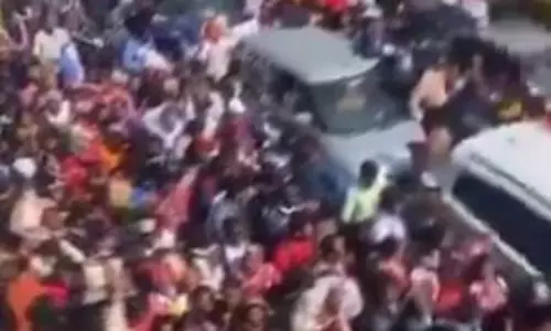 प्रयागराज में भारी जाम, बरातियों के साथ फंसा हुआ है दूल्हा