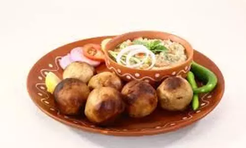 Litti Chokha: प्रेशर कुकर में बनाएं स्वादिष्ट लिट्टी चोखा, स्वाद में नहीं आएगा कोई फर्क