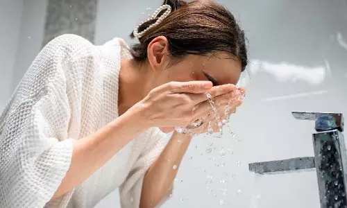 Skin Care: बिना किसी मेहनत के पाएं ग्लोइंग स्किन, बस रात में अपनाएं ये आदत Skin Care: बिना किसी मेहनत के पाएं ग्लोइंग स्किन, बस रात में अपनाएं ये आदत