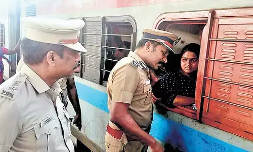 Tamil Nadu: चलती ट्रेन में यौन उत्पीड़न की कोशिश के बाद रेलवे में सुरक्षा बढ़ाई गई