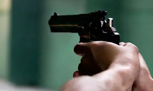 दूध व्यापारी पर फायरिंग करने वाले अरेस्ट, कट्‌टा और कारतूस जब्त