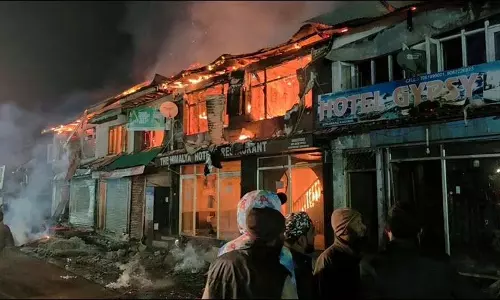 सोनमर्ग बाजार में भीषण आग लगने से 45 व्यवसाय नष्ट हो गए