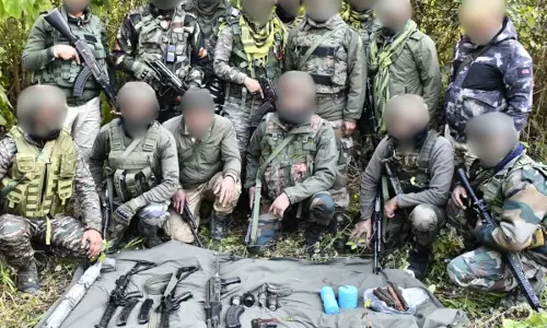 सुरक्षा बलों ने Manipur में संयुक्त अभियान में 25 हथियार बरामद किए, 8 कैडरों को पकड़ा