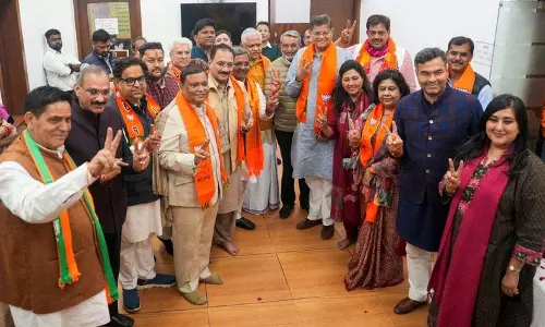 भगवा पार्टी ने मुख्यमंत्री के चयन और नए मंत्रिमंडल पर ध्यान केंद्रित किया भगवा पार्टी ने मुख्यमंत्री के चयन और नए मंत्रिमंडल पर ध्यान केंद्रित किया
