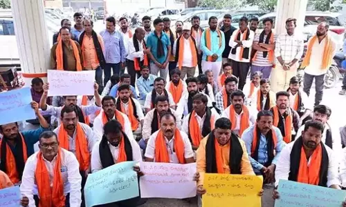 Telangana: नलगोंडा जिला भाजपा प्रमुख वर्षित के खिलाफ बगावत Telangana: नलगोंडा जिला भाजपा प्रमुख वर्षित के खिलाफ बगावत