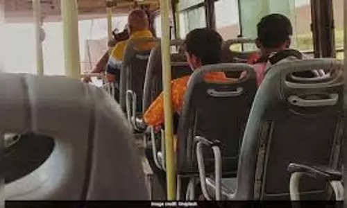 Delhi:  बस में खाना गिरने पर व्यक्ति की पीट-पीटकर हत्या, एक गिरफ्तार