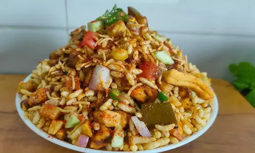 मसालेदार Jhalmuri शाम की चाय के साथ लें मजा मसालेदार Jhalmuri शाम की चाय के साथ लें मजा