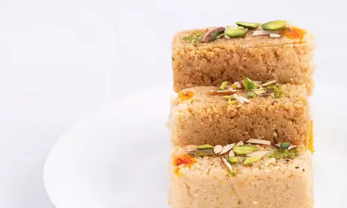Recipe: मिनटों में घर पर बनाएं  सूजी मिल्क केक
