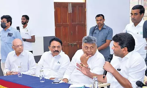 केंद्रीय मंत्री पेम्मासानी ने Guntur को स्मार्ट सिटी बनाने के लिए सामूहिक प्रयास का आह्वान किया