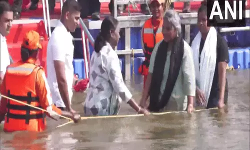 राष्ट्रपति मुर्मू ने MahaKumbh Mela के दौरान त्रिवेणी संगम में पवित्र स्नान किया