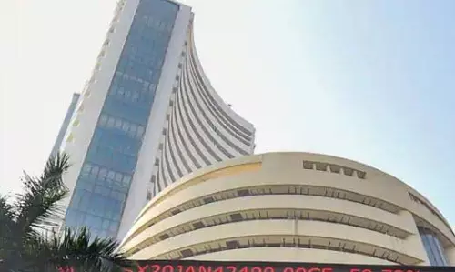 ट्रम्प द्वारा सभी स्टील, एल्युमीनियम आयातों पर नए टैरिफ की धमकी के कारण शेयर बाजार में गिरावट ट्रम्प द्वारा सभी स्टील, एल्युमीनियम आयातों पर नए टैरिफ की धमकी के कारण शेयर बाजार में गिरावट