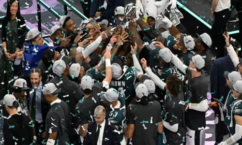Super Bowl: फिलाडेल्फिया ईगल्स ने कैनसस सिटी चीफ्स को खिताब की हैट्रिक से वंचित किया Super Bowl: फिलाडेल्फिया ईगल्स ने कैनसस सिटी चीफ्स को खिताब की हैट्रिक से वंचित किया