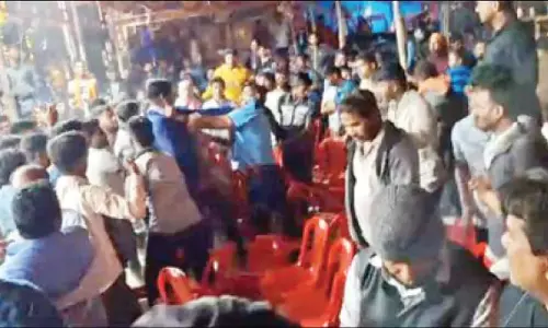 Odisha: केंद्रपाड़ा में जात्रा शो में निशा महाराणा के नृत्य को लेकर झड़प, दो की हालत गंभीर Odisha: केंद्रपाड़ा में जात्रा शो में निशा महाराणा के नृत्य को लेकर झड़प, दो की हालत गंभीर