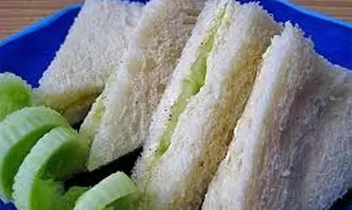Cucumber Sandwich Recipe : नाश्ते में जल्दी बनाएं स्वादिष्ट और हेल्दी खीरे का सैंडविच Cucumber Sandwich Recipe : नाश्ते में जल्दी बनाएं स्वादिष्ट और हेल्दी खीरे का सैंडविच