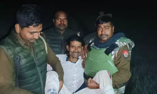 Fatehpur: गोतस्कर से मुठभेड़ में तस्कर के पैर में लगी गोली Fatehpur: गोतस्कर से मुठभेड़ में तस्कर के पैर में लगी गोली