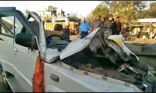 कुंभ से लौट रहे यात्रियों का वाहन दुर्घटनाग्रस्त, तीन महिलाओं की मौत, पांच जख्मी कुंभ से लौट रहे यात्रियों का वाहन दुर्घटनाग्रस्त, तीन महिलाओं की मौत, पांच जख्मी