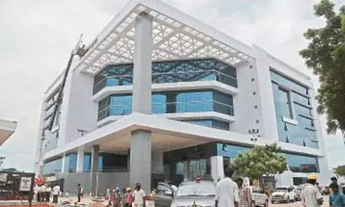 Tamil Nadu: अब खबरें आपकी उंगलियों पर,अन्ना सेंटेनरी लाइब्रेरी में टच स्क्रीन सुविधा Tamil Nadu: अब खबरें आपकी उंगलियों पर,अन्ना सेंटेनरी लाइब्रेरी में टच स्क्रीन सुविधा