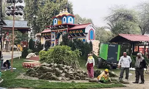 Haryana : सूरजकुंड मेले में 100 साल पुरानी बैलगाड़ी दर्शकों के लिए आकर्षण का केंद्र Haryana : सूरजकुंड मेले में 100 साल पुरानी बैलगाड़ी दर्शकों के लिए आकर्षण का केंद्र