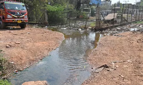 नाले का पानी बिना डायवर्ट किये अच्छे ढंग से निर्माण नहीं किया जा सकता