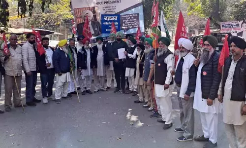 Ludhiana: किसान यूनियन के नेताओं ने केंद्र की मसौदा नीति पर वारिंग को ज्ञापन सौंपा