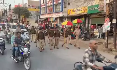 निकाय चुनाव के मद्देनजर रायपुर पुलिस का फ्लैग मार्च, वीडियो निकाय चुनाव के मद्देनजर रायपुर पुलिस का फ्लैग मार्च, वीडियो