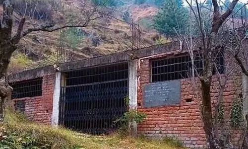 Himachal: गौशाला बंद पड़ी