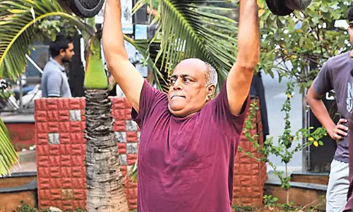 Visakhapatnam: 60 वर्ष से अधिक आयु के युवा
