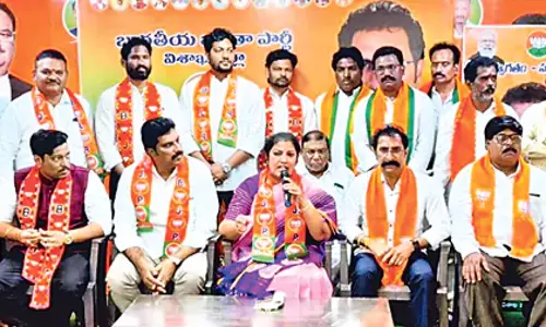 Andhra: कांग्रेस पार्टी के दक्षिण प्रभारी वासुपल्ली संतोष कुमार भाजपा में शामिल हुए