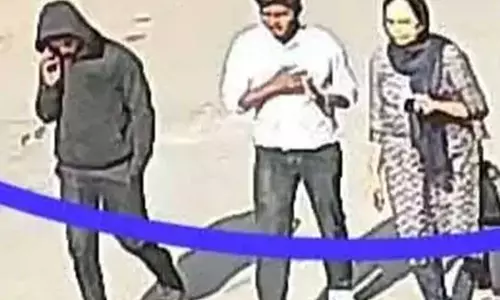 गुरुद्वारा से लौट रही महिला से सरेआम ठगी, चार की ग्रुप में थे फ्रॉड