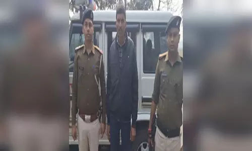 दारोगा पैरवी करने पहुंचा एसपी कार्यालय, गिरफ्तार, मचा हड़कंप दारोगा पैरवी करने पहुंचा एसपी कार्यालय, गिरफ्तार, मचा हड़कंप