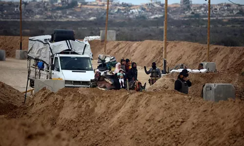 गाजा में सैनिकों द्वारा बफर जोन पर कब्जा करने के बाद Israel ने चेतावनी जारी की गाजा में सैनिकों द्वारा बफर जोन पर कब्जा करने के बाद Israel ने चेतावनी जारी की