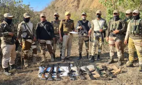 Manipur राइफल्स चौकी से 6 एसएलआर, 3 एके राइफलें, गोला-बारूद लूटा गया Manipur राइफल्स चौकी से 6 एसएलआर, 3 एके राइफलें, गोला-बारूद लूटा गया