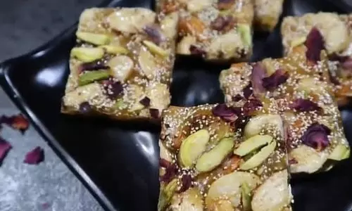 Dry Fruit Chikki बाजार से लाने के बजाय घर पर बनाएं Dry Fruit Chikki बाजार से लाने के बजाय घर पर बनाएं