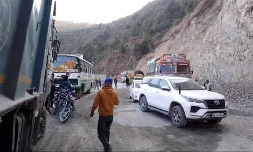 Himachal: मंत्री की देरी से समस्याग्रस्त सड़क पर कार्रवाई शुरू