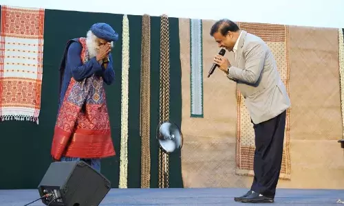 Assam :   हिमंत बिस्वा सरमा ने गुवाहाटी में सद्गुरु से बातचीत की, आध्यात्मिकता-शासन के संबंध