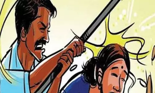 Muzaffarnagar: बुढ़ाना में एक दबंग युवक ने महिला पर हमला किया