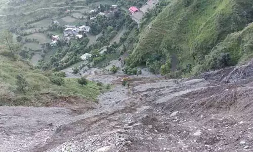Himachal: मलबा फेंकने से नागरिक बुनियादी ढांचे को नुकसान हो रहा